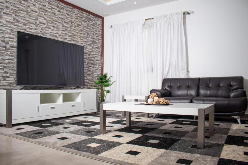 Luxury Suites Chester One Дакар Экстерьер фото