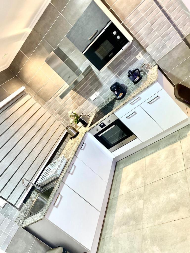 Luxury Suites Chester One Дакар Экстерьер фото